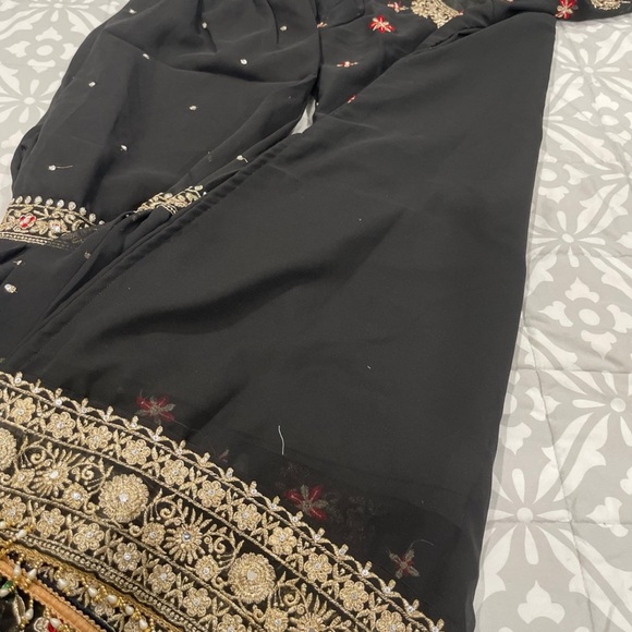 🌹PAKISTANI BRIDAL THREE PIECE SHALWAR KAMEEZ DRESS MEHENDI GHARARA🌹 - Picture 11 of 11